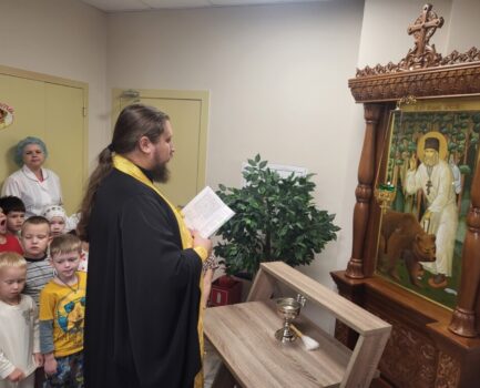 В православном детском саду во имя прп. Серафима Саровского прошло причастие воспитанников и молебен на начало учебного года